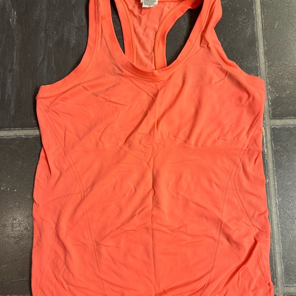 2 Atheleta tank tops - Picture 3 of 4